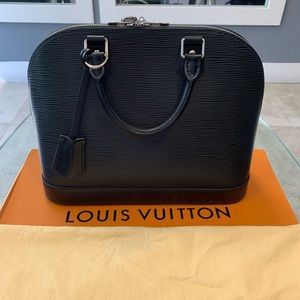 New Louis Vuitton alma pm epi leather black